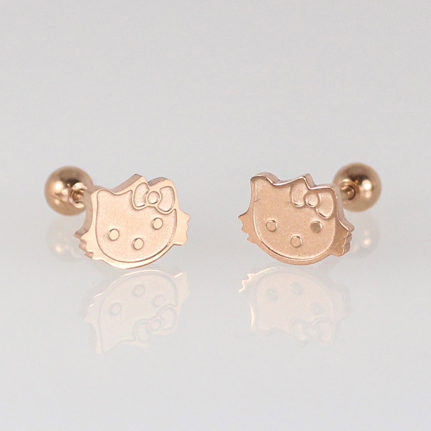 aretes broquel de bolita estilo gatito en oro laminado rosado